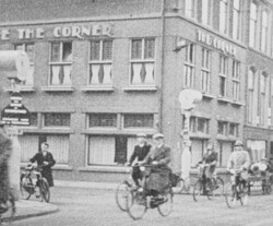 In restaurant 'The Corner', hoek Anna Paulownastraat, Laan van Meerdervoort huurde de HAF het eerste clubhuis. Collectie: Haags Gemeentearchief.