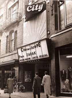 Bioscoop City in de Venesstraat, 1957. Foto: Piet van der Ham. Collectie: Archief Filmhuis Den Haag.