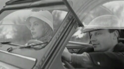 Jeanne Moreau en Jean Marc Bory in hun 2CV in Les Amants, 1958. Screenshot.