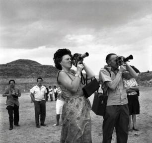 Prinses Beatrix tijdens een bezoek aan Mexico in 1964. Bron: website gahetna.nl