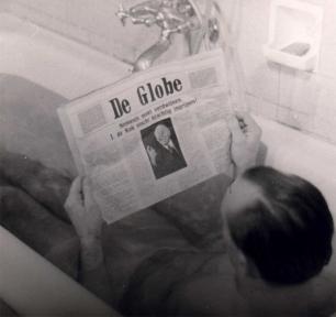 Maurice van Nieuwenhuizen als Dick Bos in Moord in het Modehuis, 1943, setfoto.