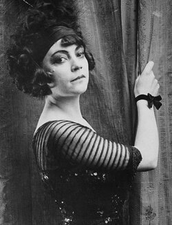 De Deense actrice Asta Nielsen in 1911, naamgeefster van bioscoop Asta aan het Spui.