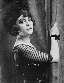 De Deense actrice Asta Nielsen in 1911, naamgeefster van bioscoop Asta aan het Spui.