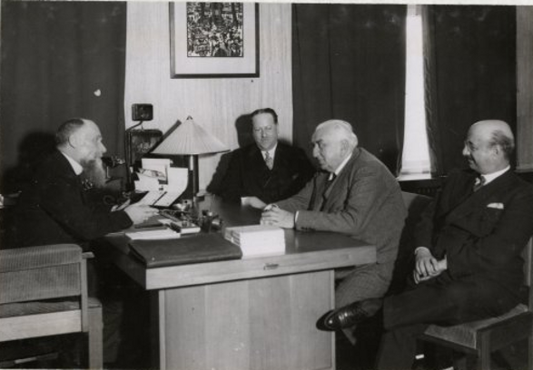 Louis Lumiere op bezoek in Den Haag bij de minister van Onderwijs, 1935. Bron: Haagsebeeldbank.nl