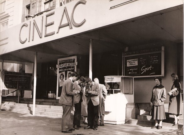 Cineac, 1957. Foto: Piet van der Ham. Collectie: Archief Filmhuis Den Haag.