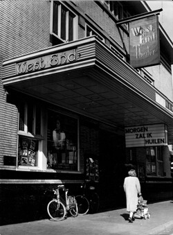 Bioscoop West End in 1957. Foto: Piet van der Ham. Collectie: Haags Filmerfgoed in Filmhuis Den Haag.